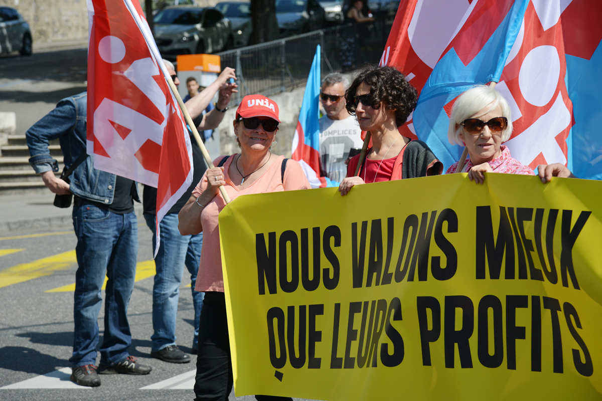 3 femmes dans une manifestation