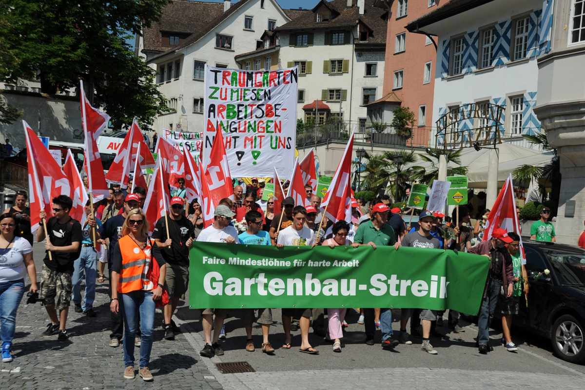 Streikende ziehn durch die Schaffhauser Altstadt