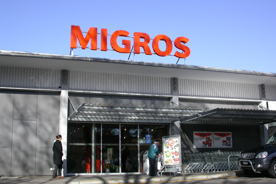 COOP e Migros: aumenti salariale insoddisfacenti 