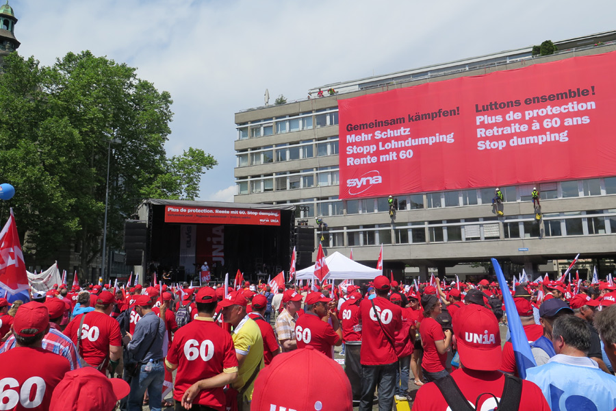 Grande manifestazione degli edili a Zurigo