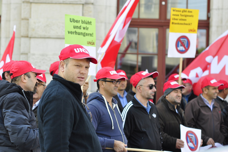 Taxifahrer protestieren gegen Uber