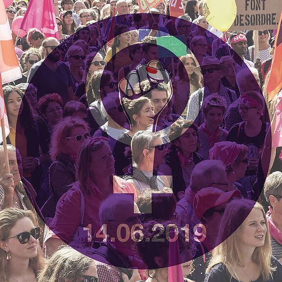 Frauen am demonstrieren