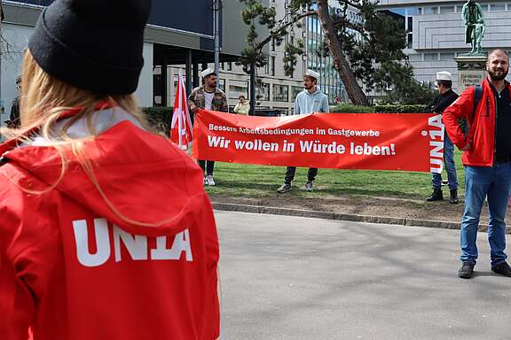 Azione di lavoratori e lavoratrici della gastronomia a Zurigo