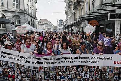 Manifestation pour la grève des femmes* à Bienne