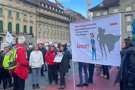 Pflegende an einer Aktion auf dem Bundesplatz.