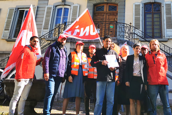 Des livreuses et livreurs de Smood devant le tribunal