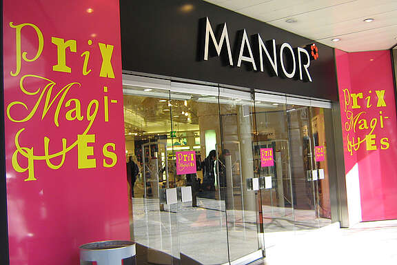 Entrée d'un magasin de Manor