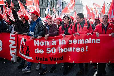 Banderole de tête d'une manifestation de maçons contre la semaine travail de 50 heures
