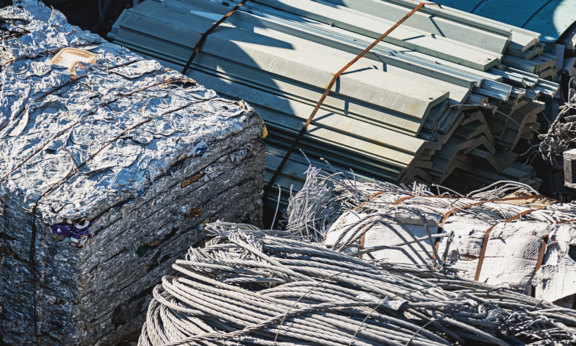 Stahlelemente in Bündeln