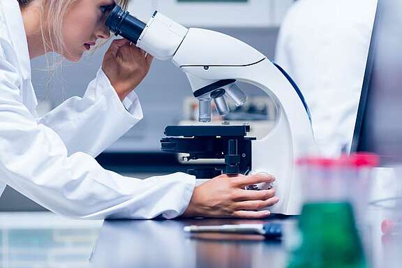 La fermeture annoncée par BASF est un coup dur pour la recherche et l’industrie en Suisse. (image: shutterstock.com)