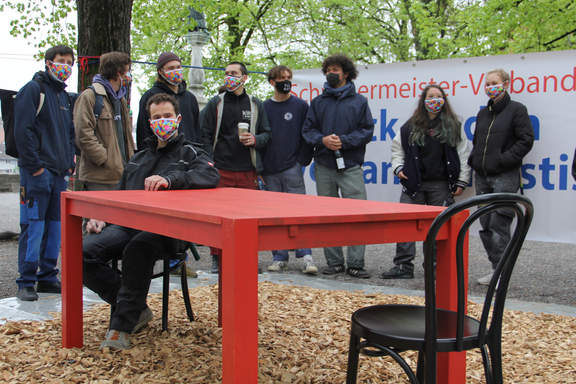 Azione di protesta dei/delle falegnami il primo maggio a Zur