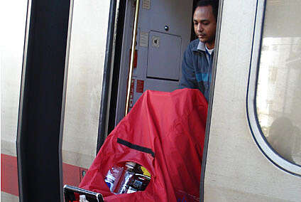 Elvetino doit donner une vraie chance à tout le personnel des minibars d'obtenir un poste dans une autre fonction.