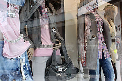 vetrina di negozio di abbigliamento