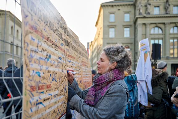 Pflegende unterschreibt Forderungen an einer Demo