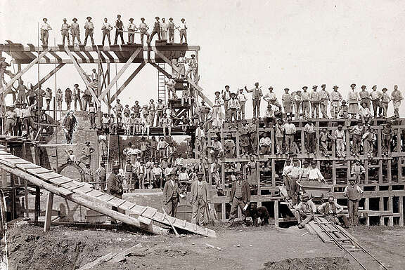 «Le travail. Photographies 1860 – 2015» 