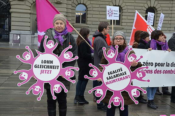 Action pour l'égalité salariale sur la Place fédérale