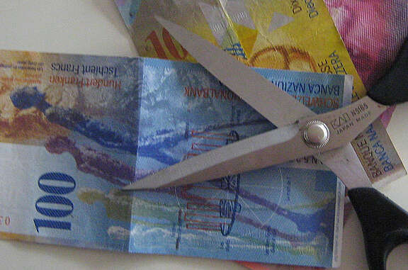 Lohnschere weiter geöffnet