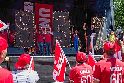 Präsentation des Abstimmungsergebnisses an der Bau-Demo vom 23. Juni in Zürich