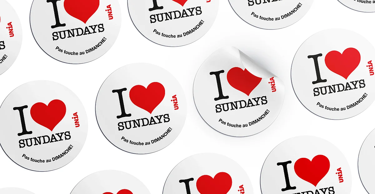 Autocollants portant l'inscription: "I ❤️ Sundays. Pas touche au DIMANCHE!"