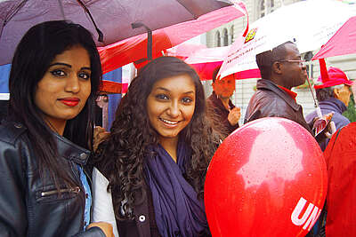 Unia défend que la naturalisation facilitée soit aussi prévue pour les enfants et adolescents nés en Suisse. 