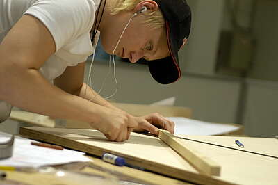 Sans CCT les salaires minimaux, le treizième salaire, la cinquième semaine de vacances et les protections accrues contre le licenciement des travailleurs de plus de 50 ans ne seront plus garantis.