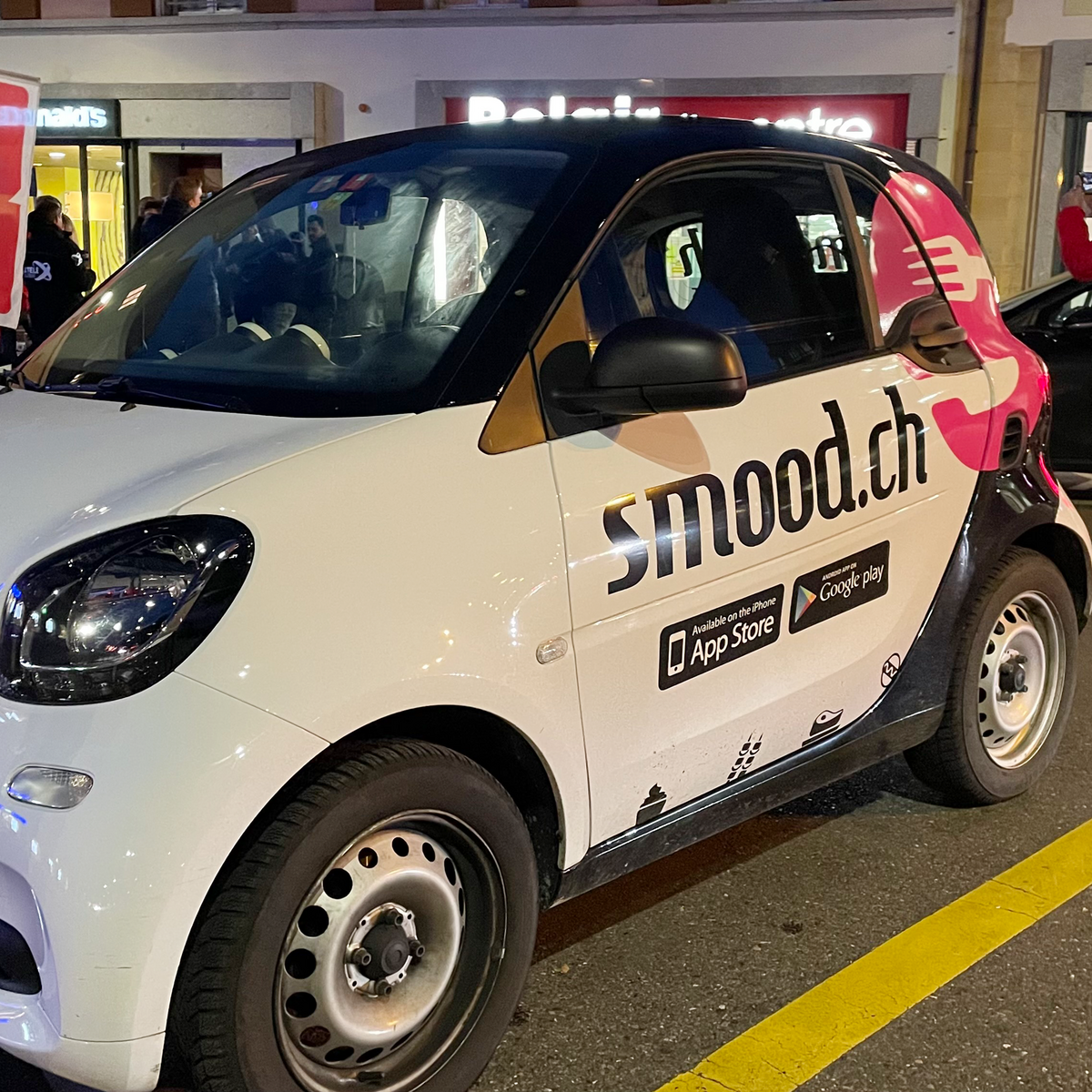 Un'auto etichettata come smood.ch