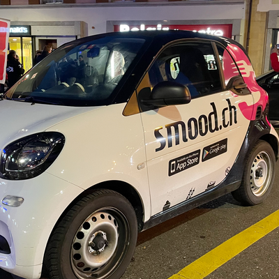 Un'auto etichettata come smood.ch