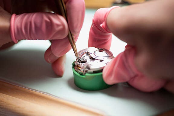 Verbesserungen beim neuen GAV der Uhren- und mikrotechnischen Industrie