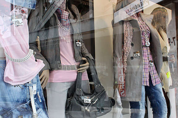 Les 20 000 personnes employées dans le secteur de la vente à Genève effectuent déjà des journées de travail très longues et lourdes. 