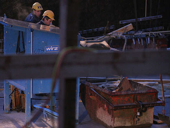 Nachtarbeit auf einer Baustelle