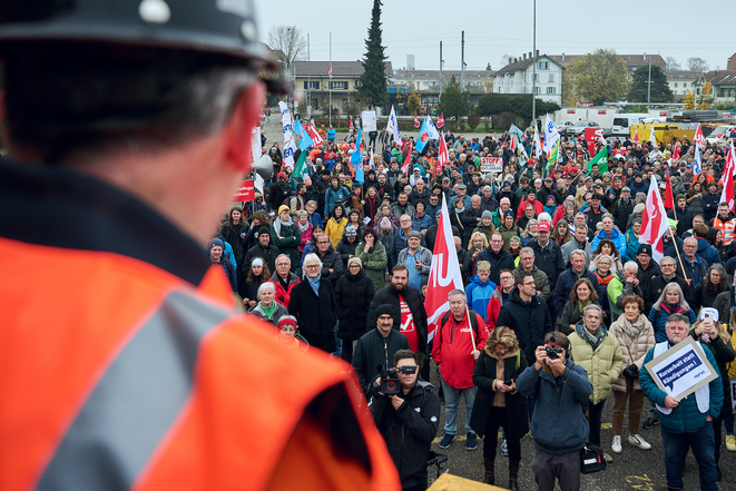 1000 Menschen demonstrieren für Stahl Gerlafingen