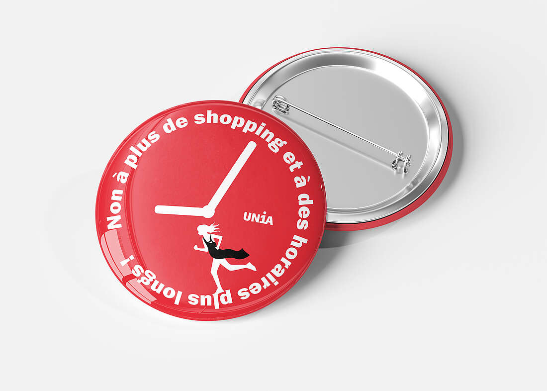 Bouton à épingler avec l'inscription «Non à plus de shopping et à des horaires plus longs»
