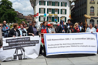 Das IAO-Abkommen 189 verlangt, dass Hausangestellte arbeitsrechtlich mit allen anderen Angestellten gleichgestellt werden.