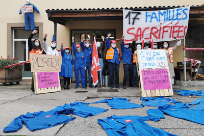 Grèvistes devant l'usine Leclanché à Yverdon