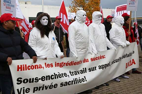 Manifestation dénonçant les conditions de travail chez Hilcona