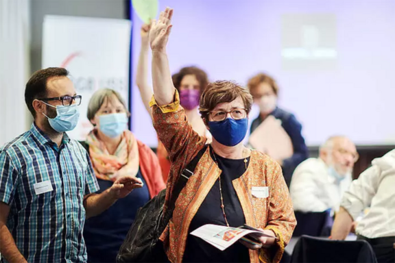 Marilia Agostinho Mendes meldet sich am SGB-Migrationskongress 2021 