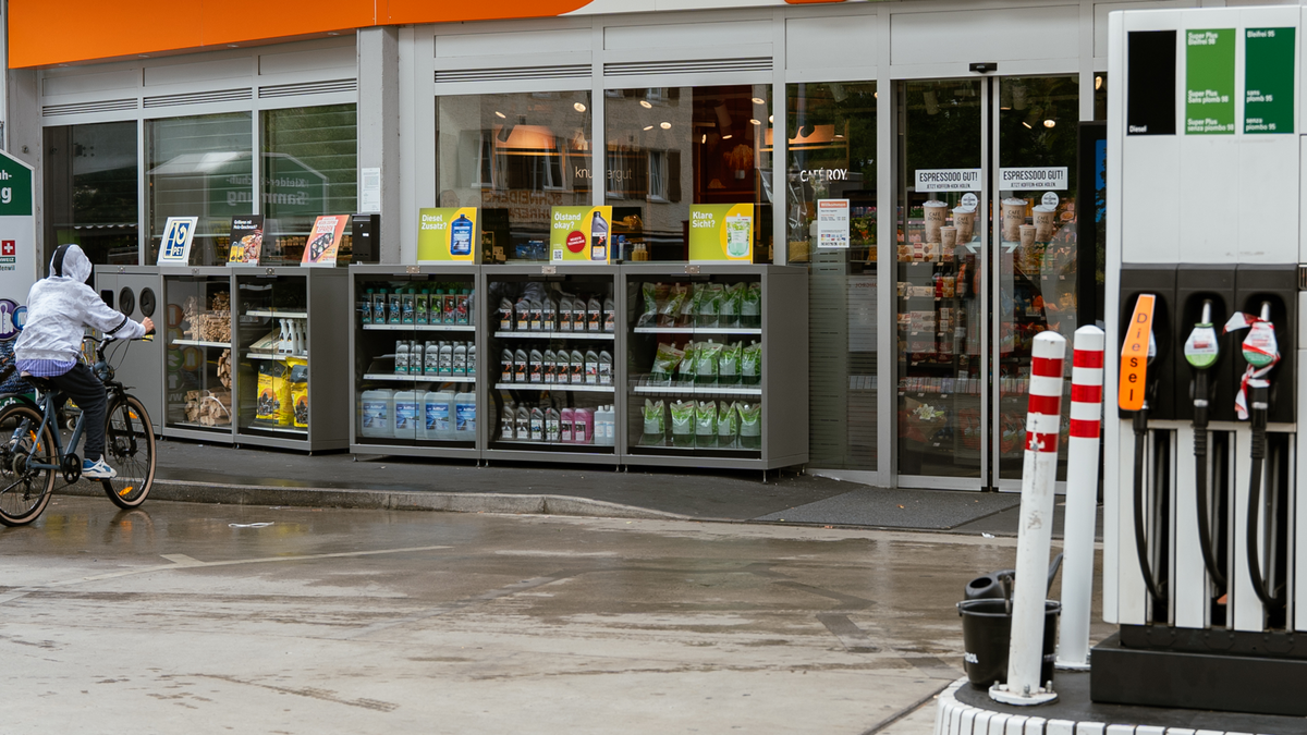 Tankstelle mit Tankstellenshop