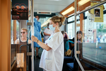 Des soignant-e-s dans le tram à Berne