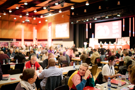 Près de 400 délégué-e-s de toute la Suisse décident de la direction que le syndicat doit prendre.
