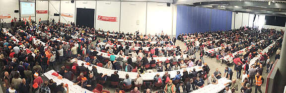 Panoramabild der Versammlungshalle