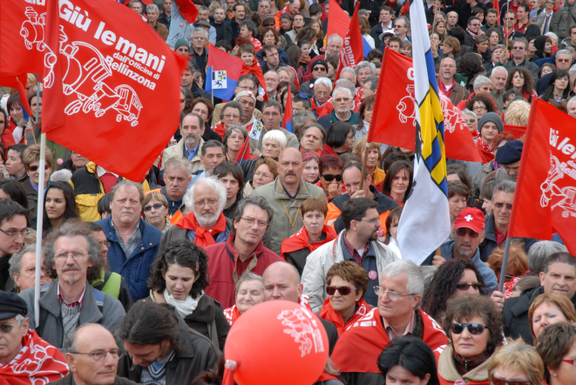 Menschen am grossen Streik der SBB-Werkstätten in Bellinzona im Jahr 2008