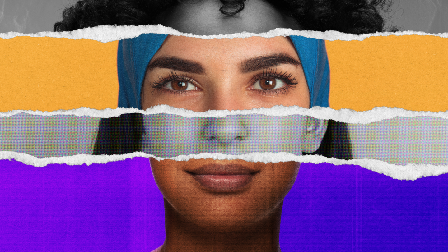 in Porträt einer Frau mit Collage-Effekt: Ihr Gesicht ist in Streifen unterteilt, teils farbig, teils schwarz-weiss. Die Farben Orange, Grau und Violett dominieren das Bild.