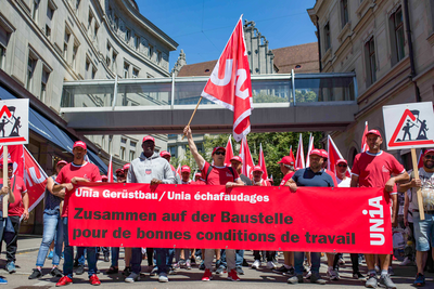 Gerüstbauer kämpfen für ihren GAV an einer Bau-Demo 2018