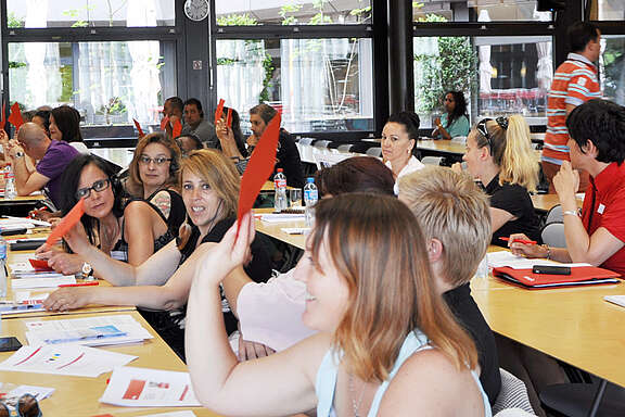  Le delegate e i delegati di Unia del settore alberghiero e ristorazione affilano le armi 