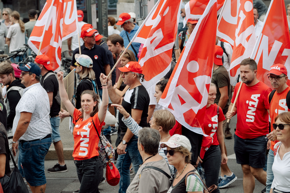 Des militant-e-s d'Unia dans une manifestation