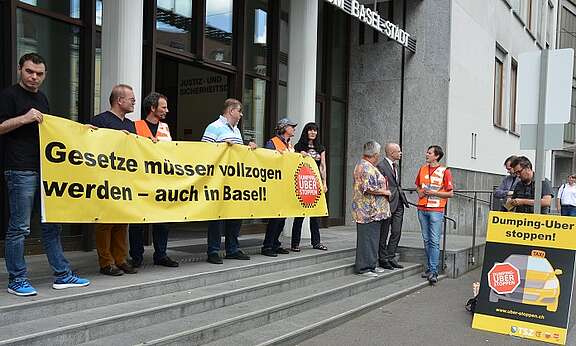 Taxis fordern Kontrollen bei Uber