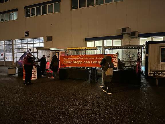 Unia-Aktion bei Ceva Logistics im Morgengrauen