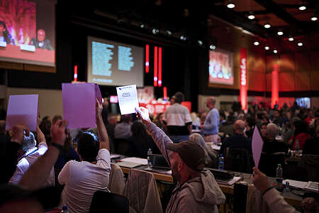 Au congrès d&#039;Unia, les délégué-e-s prennent des décisions importantes.