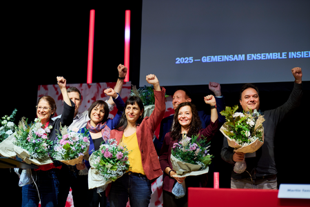 Le comité directeur d&#039;Unia avec (de gauche à droite) Bruna Campanello, Nico Lutz, Véronique Polito, Vania Alleva, Martin Tanner, Silvia Locatelli (nouvelle), Timur Öztürk (nouveau).