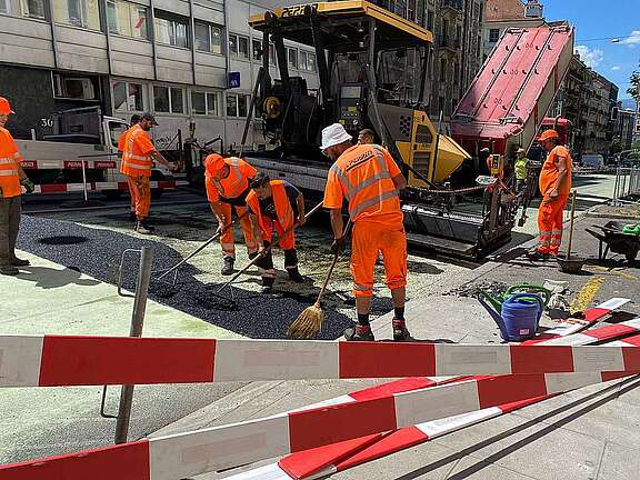 Ouvriers du bâtiment au travail